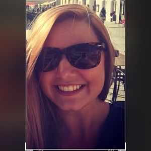 Meet your Posher, Lara